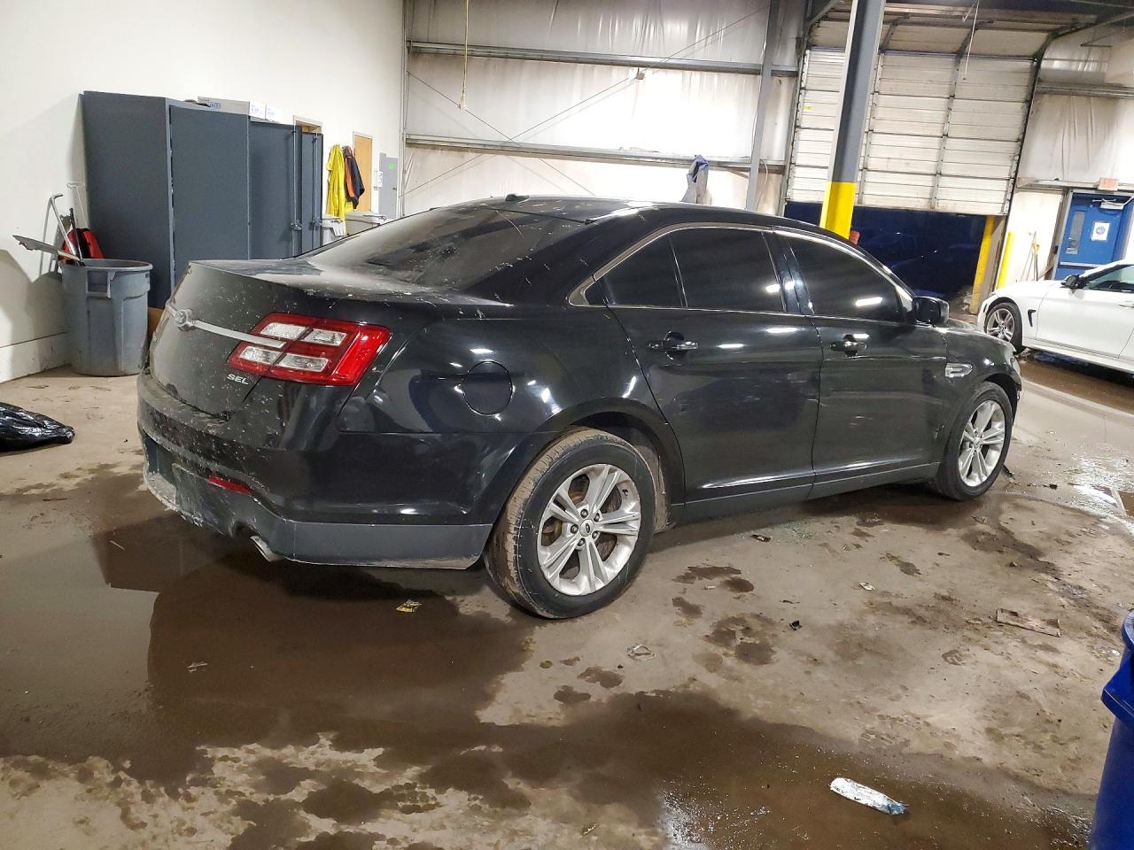 2015 FORD TAURUS SEL photo 7