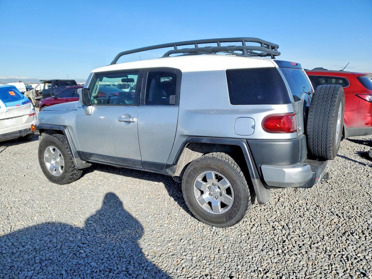 2007 TOYOTA FJ CRUISER photo 2