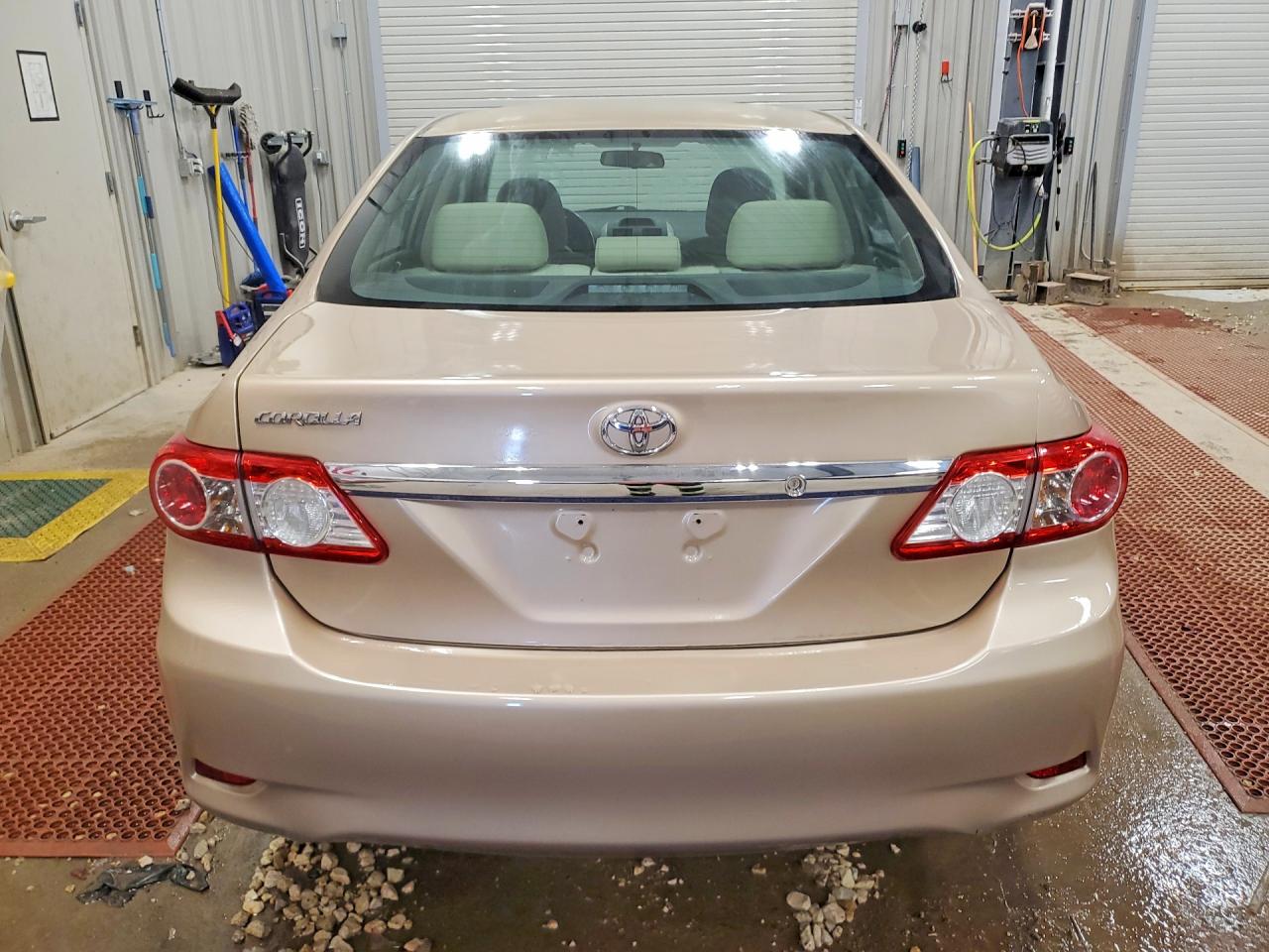 2012 TOYOTA COROLLA L photo 11