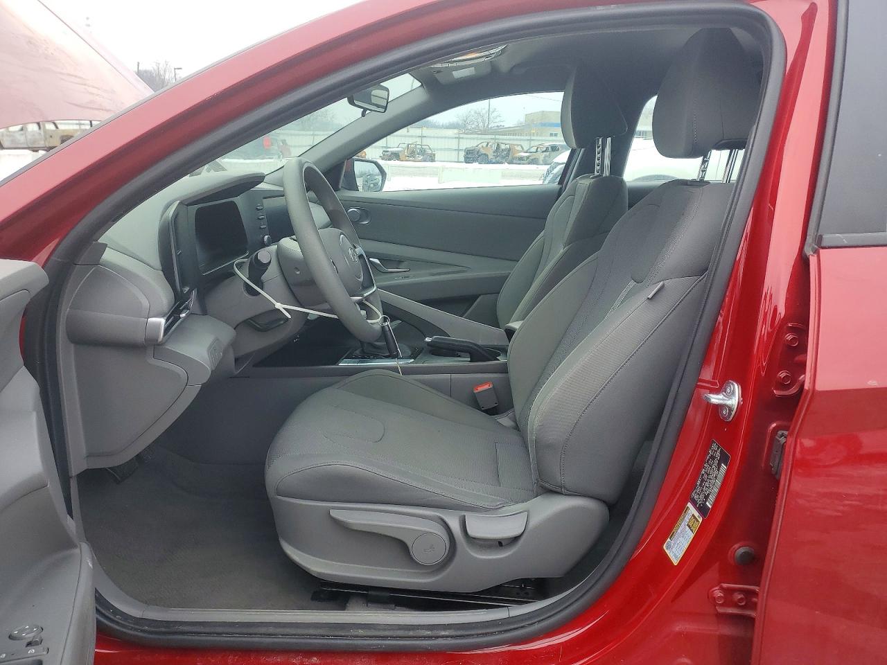 2025 HYUNDAI ELANTRA SE photo 13