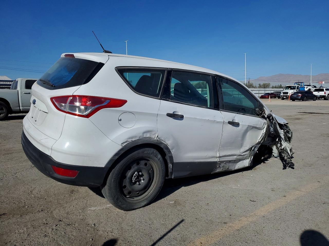 2016 FORD ESCAPE S photo 3