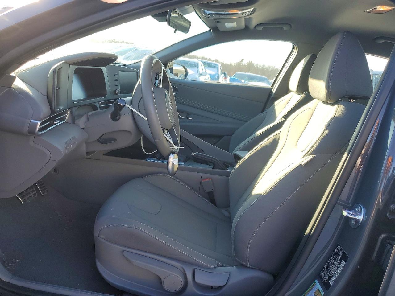 2025 HYUNDAI ELANTRA SEL SPORT photo 19