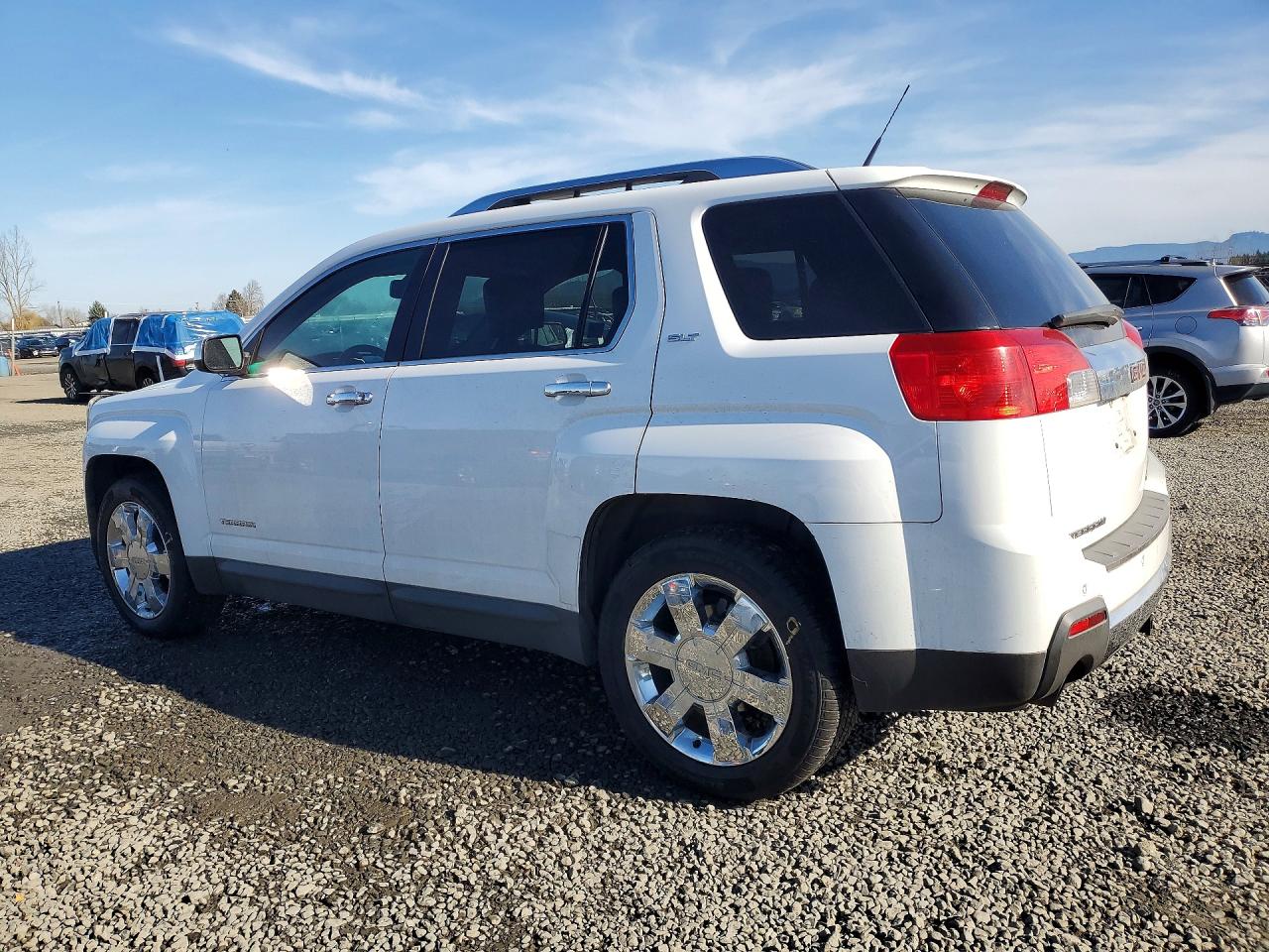 2011 GMC TERRAIN SLT photo 3