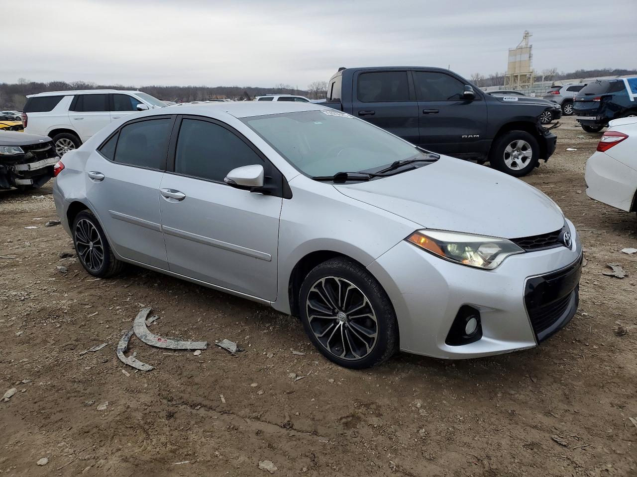 2014 TOYOTA COROLLA S PLUS photo 4