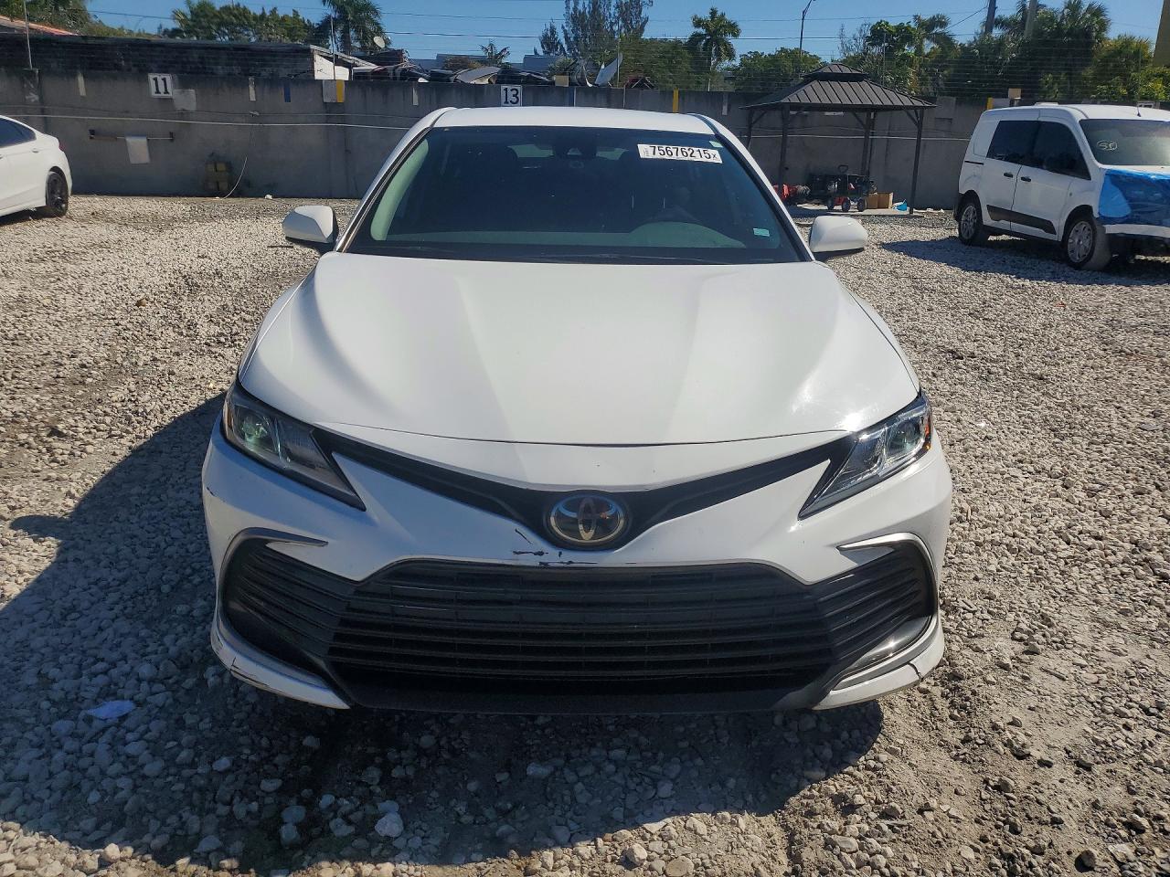 2021 TOYOTA CAMRY LE photo 5