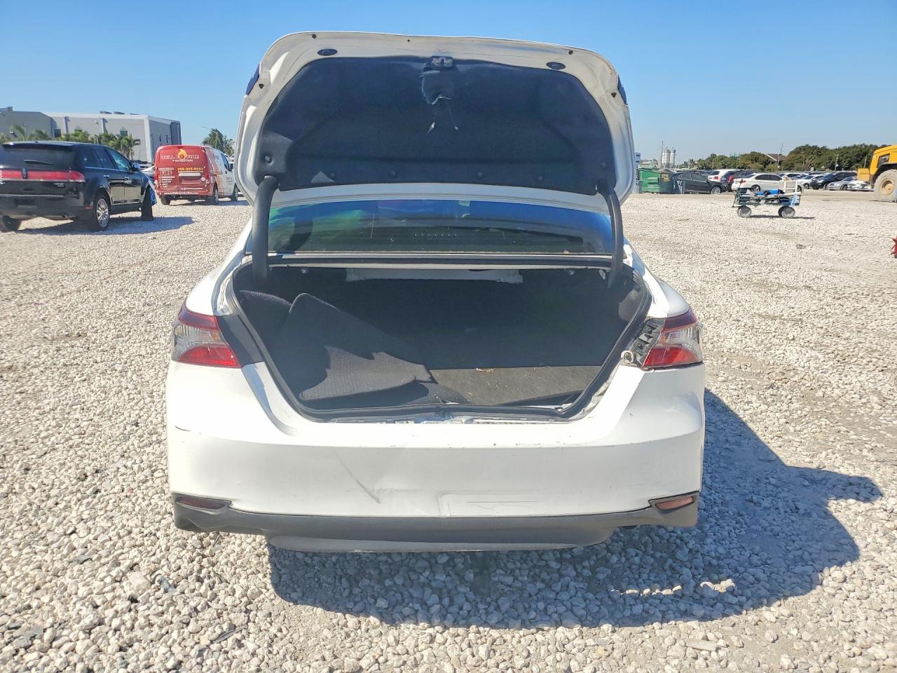 2021 TOYOTA CAMRY LE photo 6