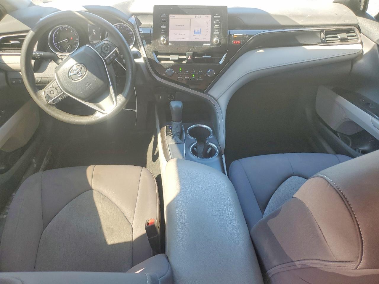 2021 TOYOTA CAMRY LE photo 8