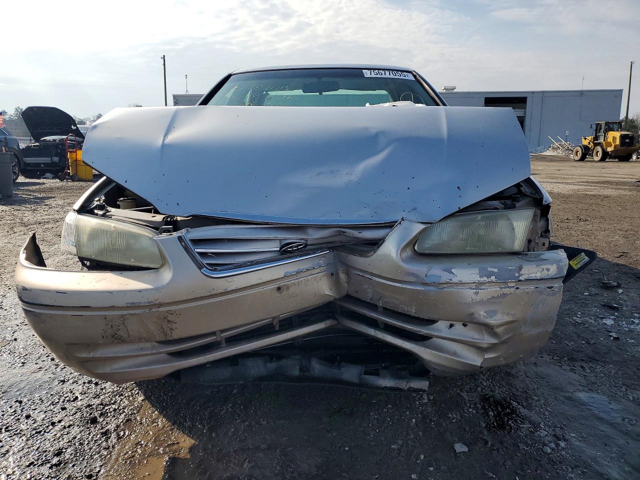 1999 TOYOTA CAMRY LE photo 5