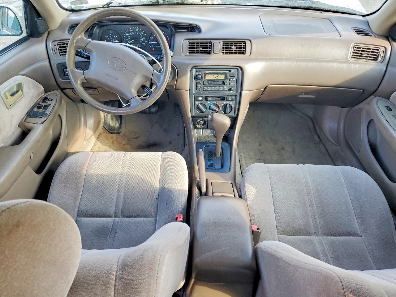 1999 TOYOTA CAMRY LE photo 8