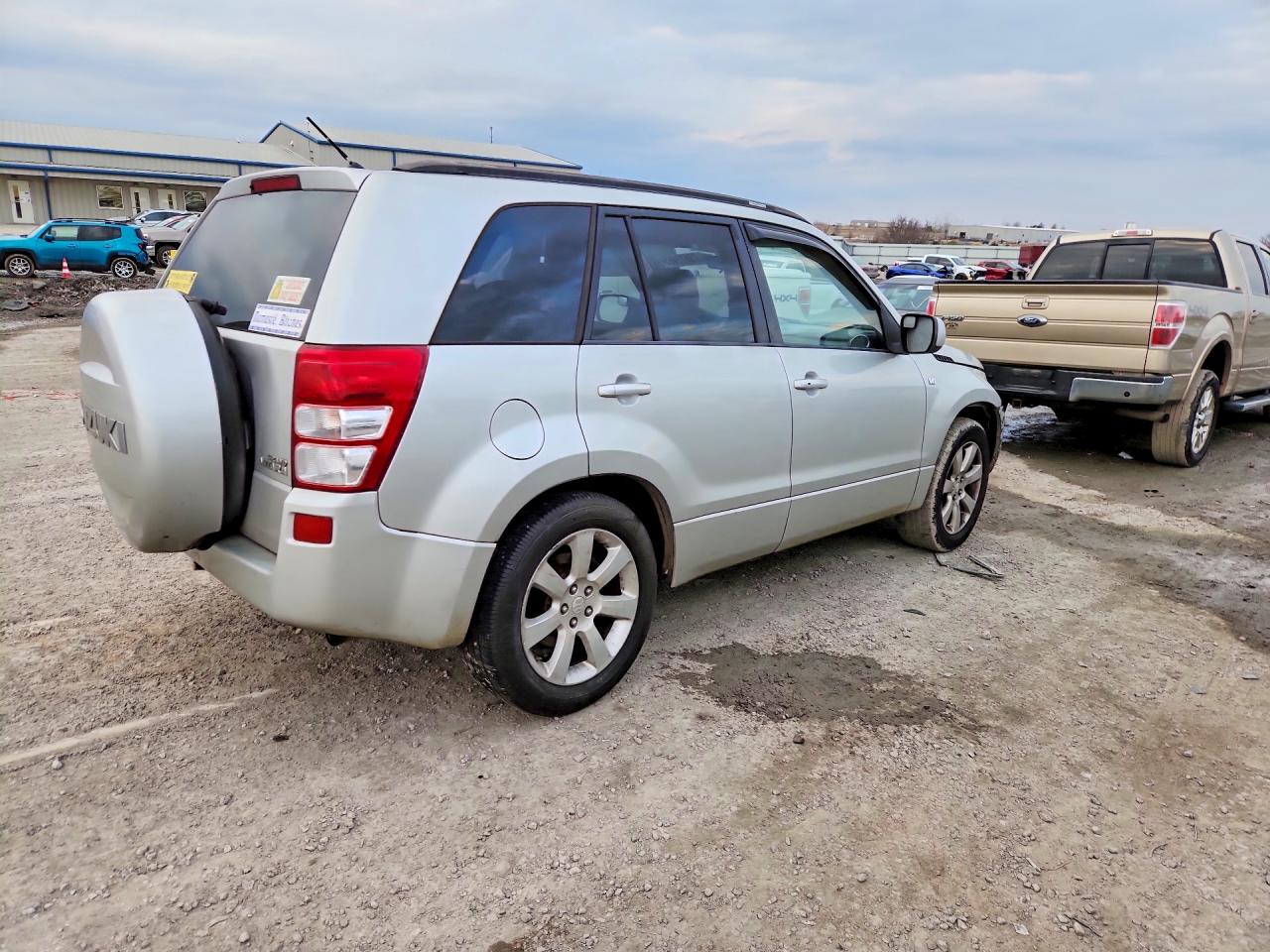 2010 SUZUKI GRAND VITARA JLX photo 3