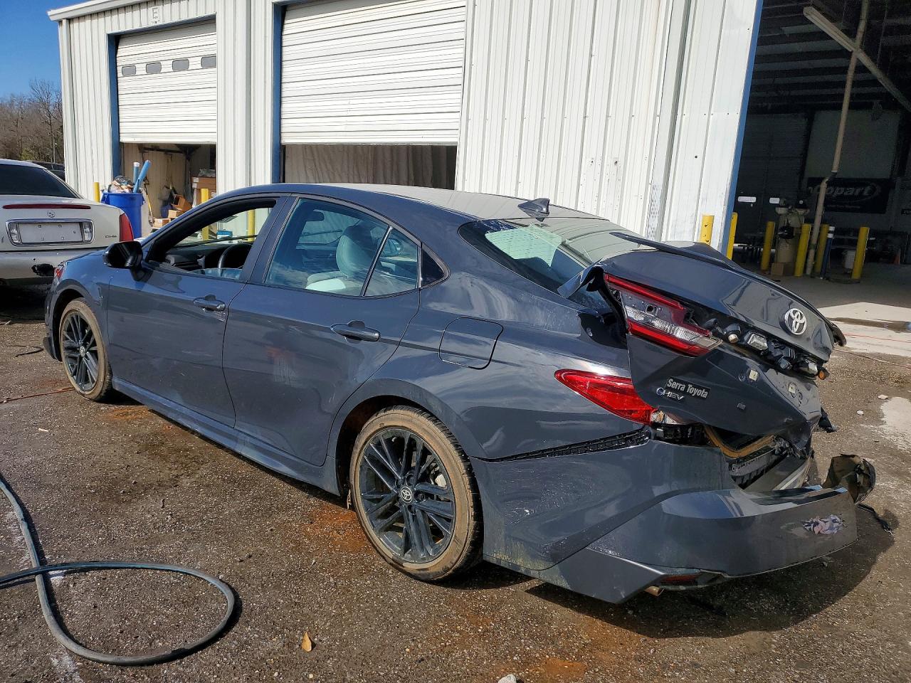 2025 TOYOTA CAMRY SE photo 3