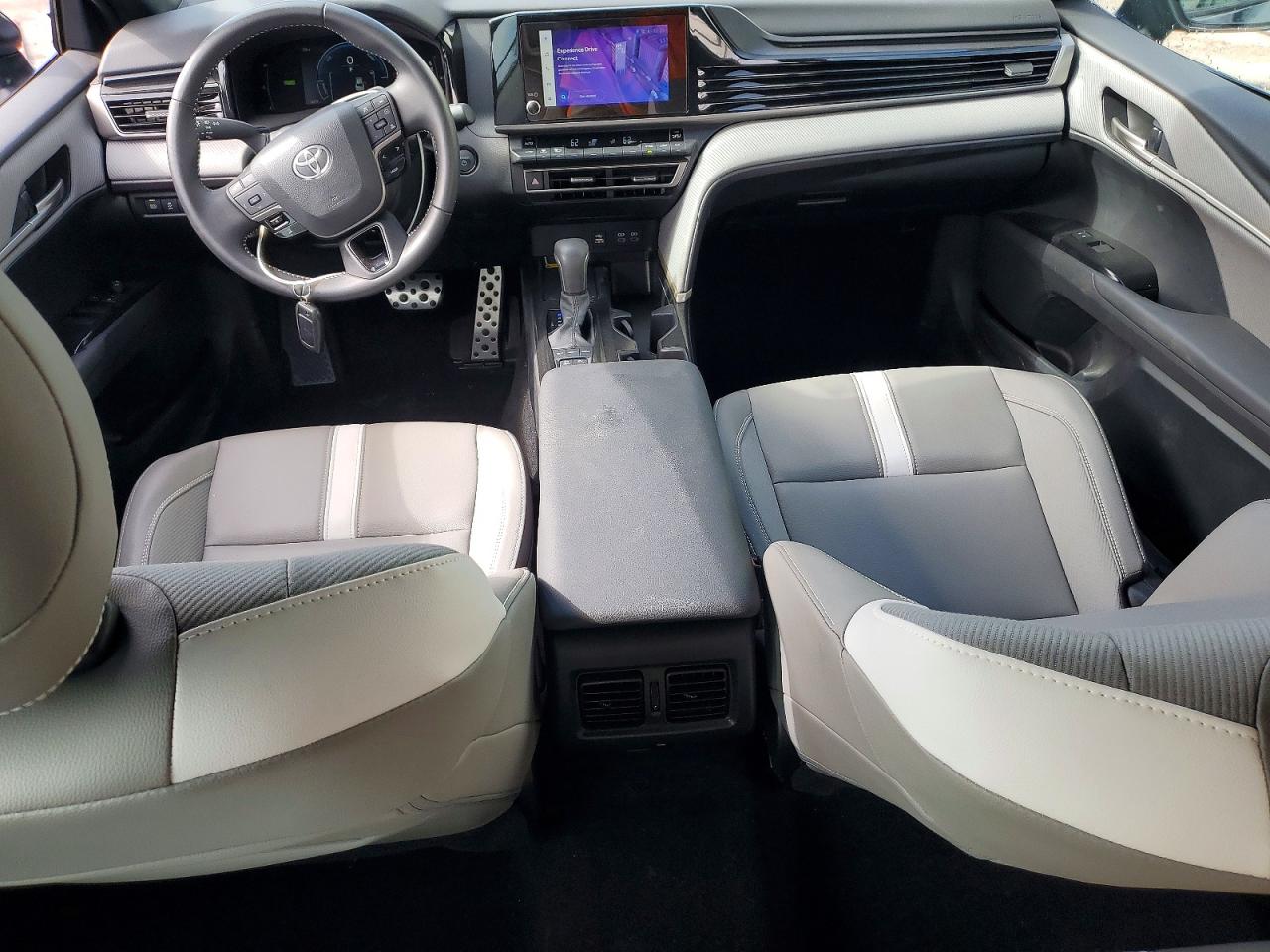2025 TOYOTA CAMRY SE photo 15