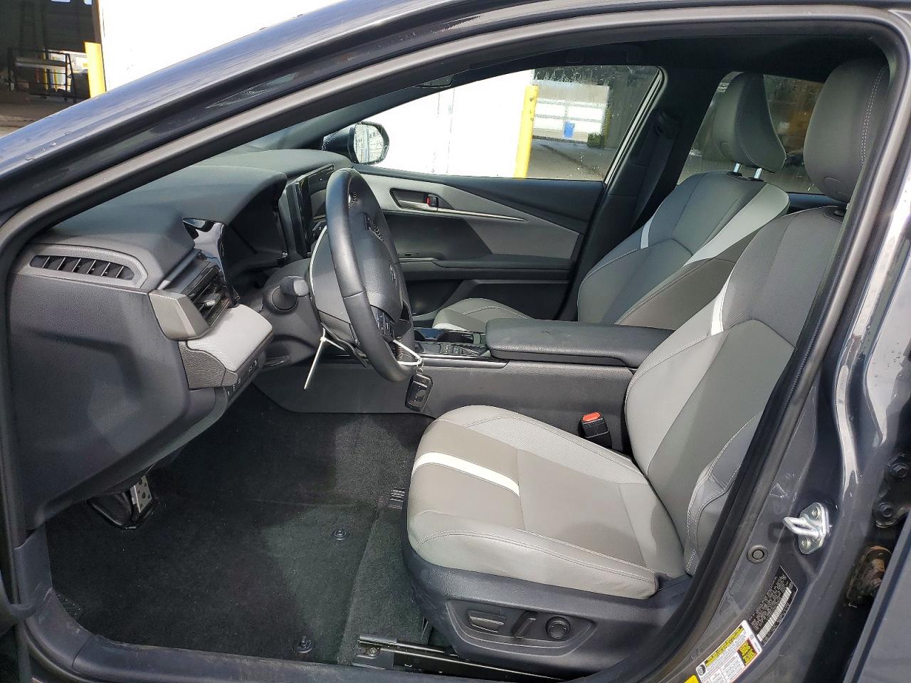 2025 TOYOTA CAMRY SE photo 13