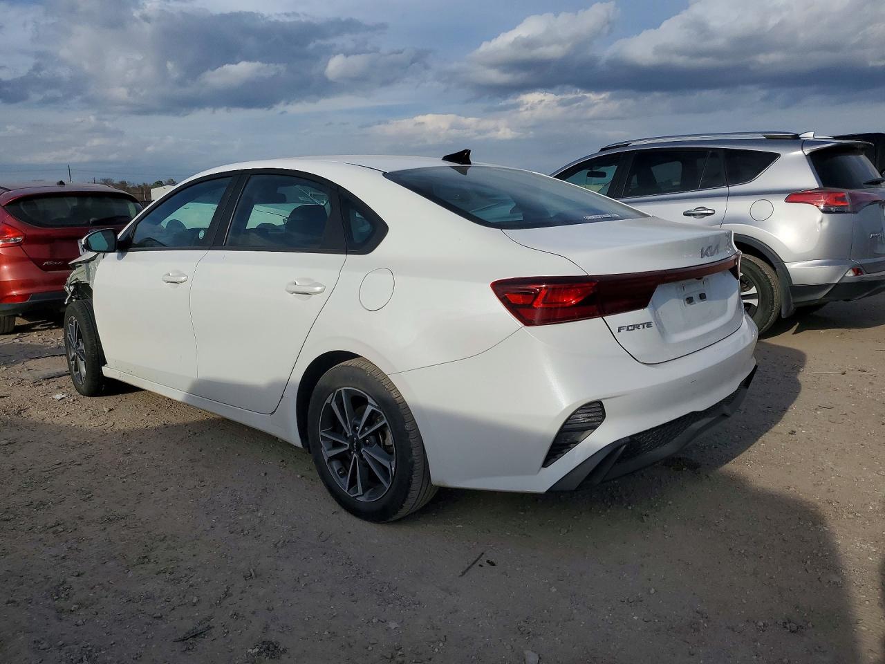 2024 KIA FORTE LX photo 2