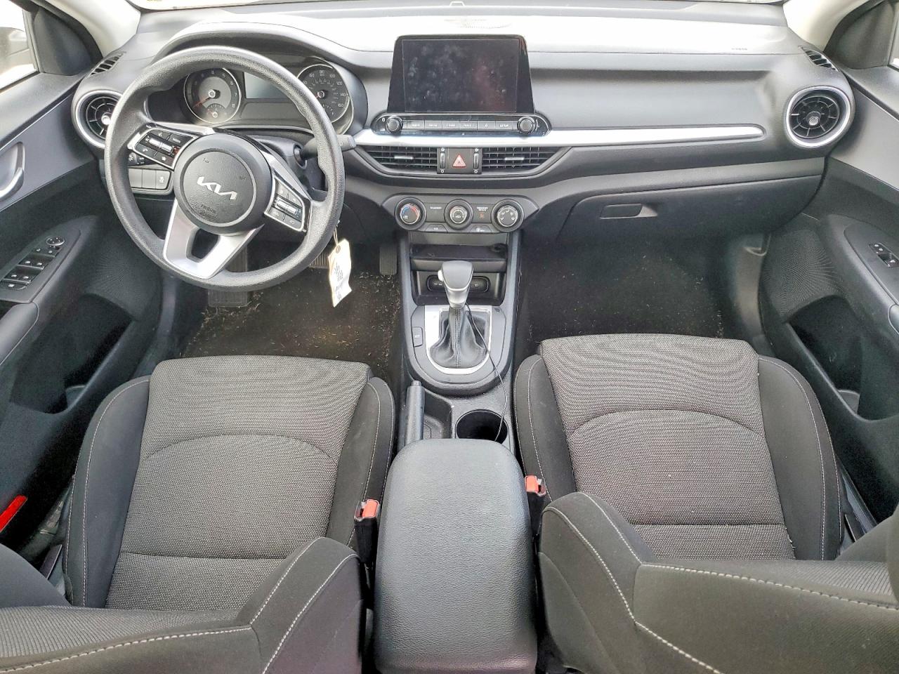 2024 KIA FORTE LX photo 8