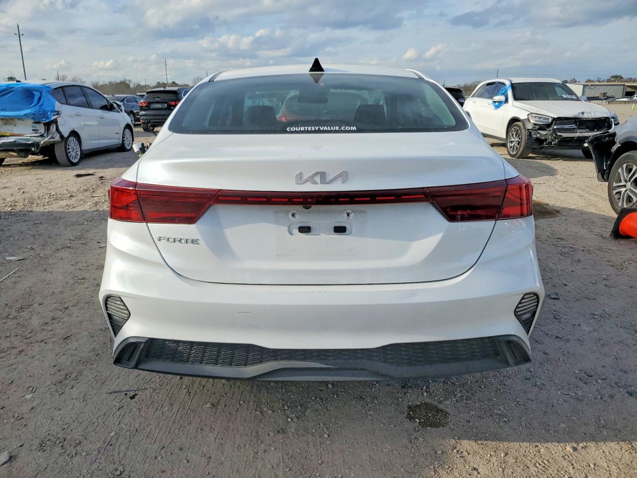2024 KIA FORTE LX photo 6