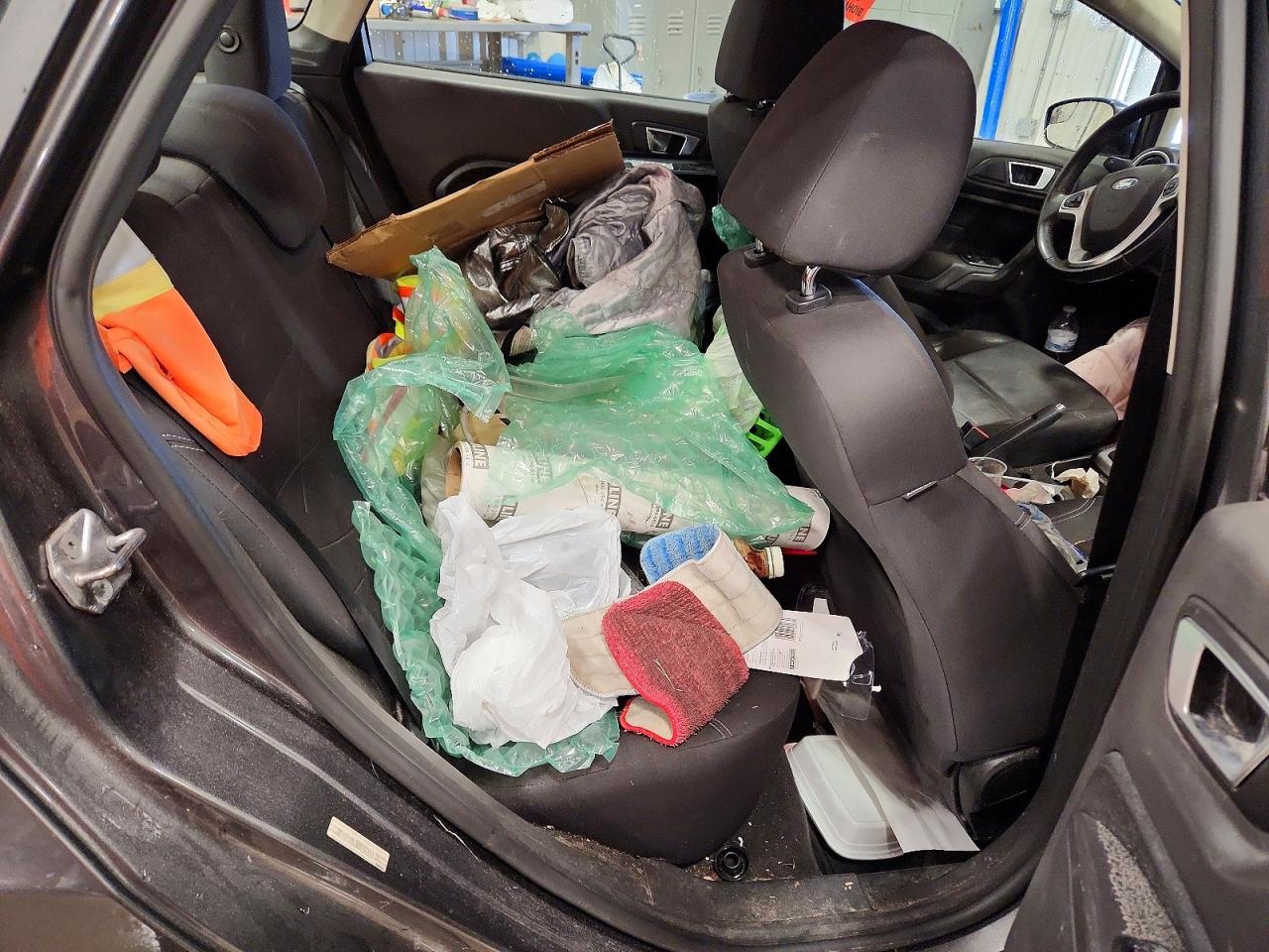 2015 FORD FIESTA SE photo 19