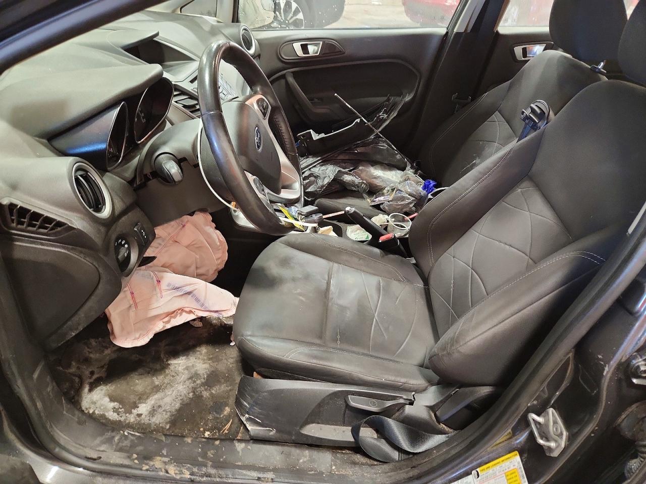 2015 FORD FIESTA SE photo 13