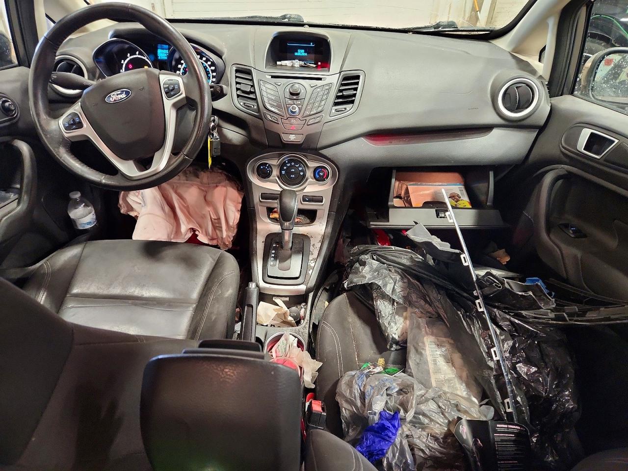 2015 FORD FIESTA SE photo 15