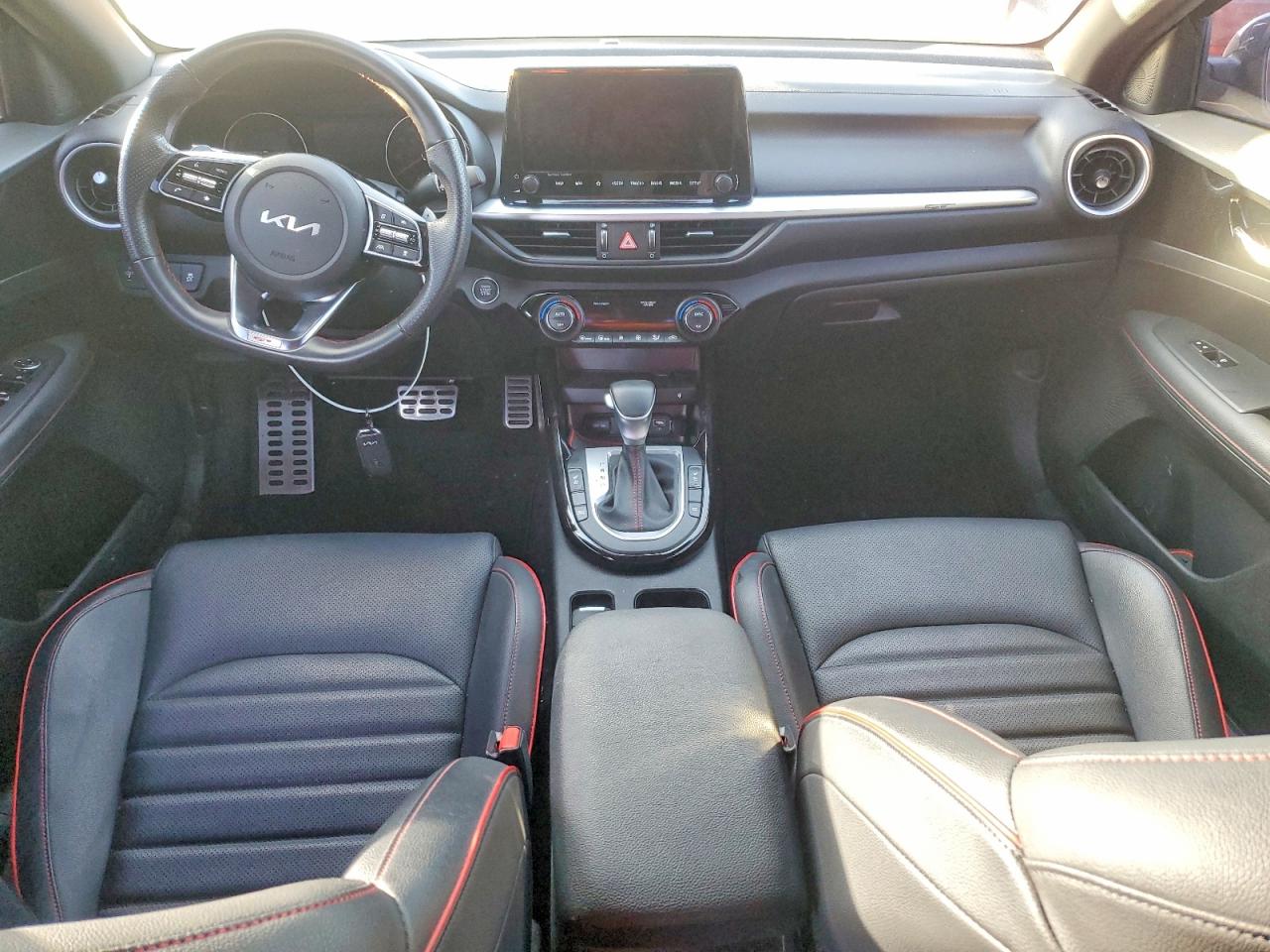 2024 KIA FORTE GT photo 8