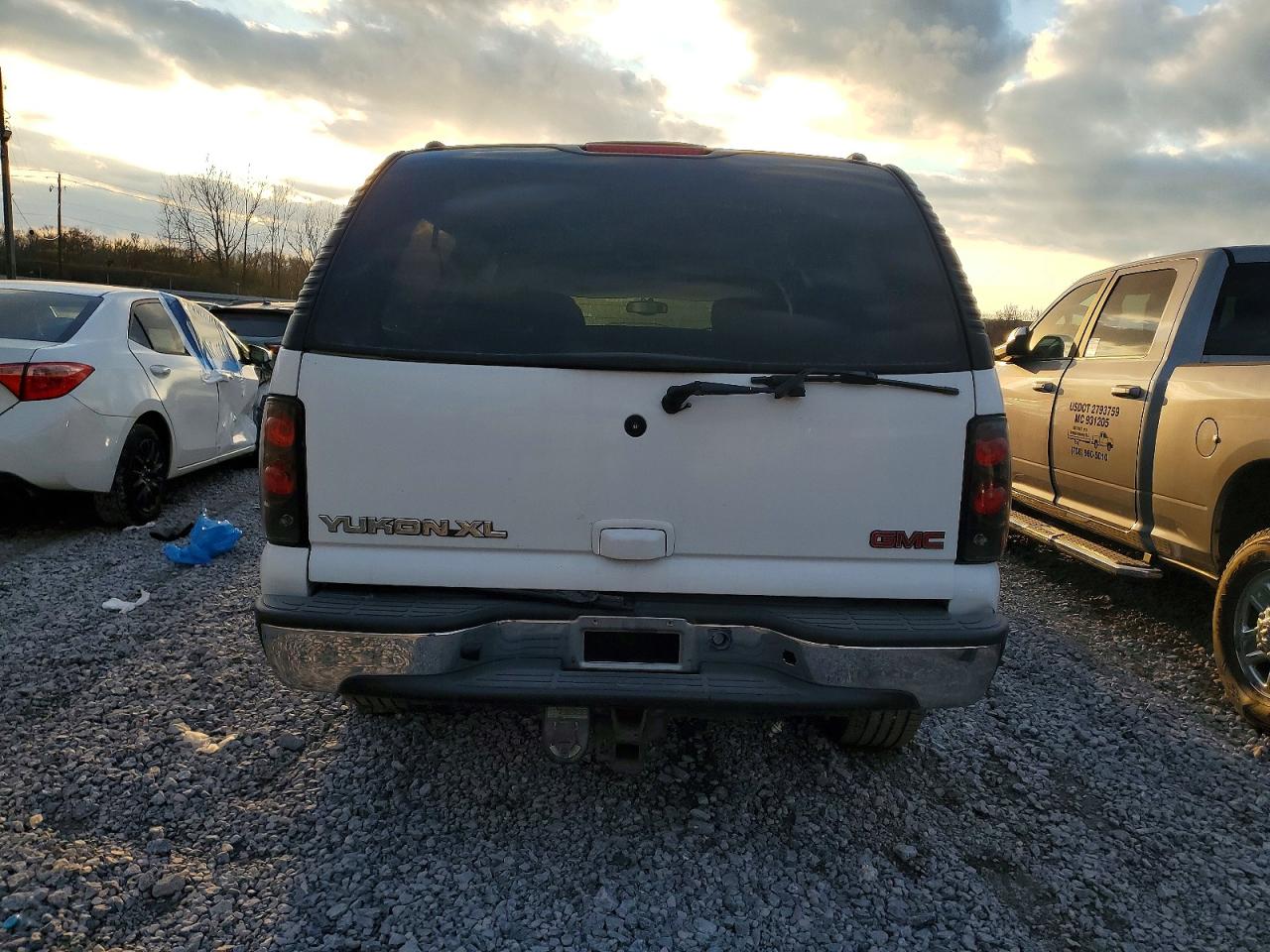 2002 GMC YUKON XL C1500 photo 11