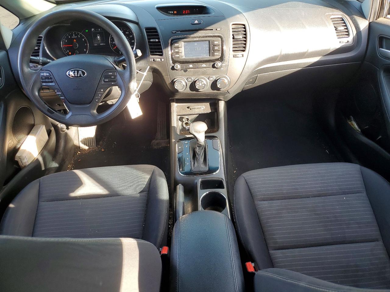 2017 KIA FORTE LX photo 8