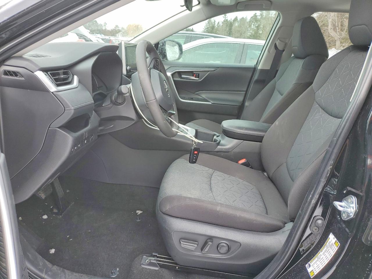 2025 TOYOTA RAV4 XLE photo 7