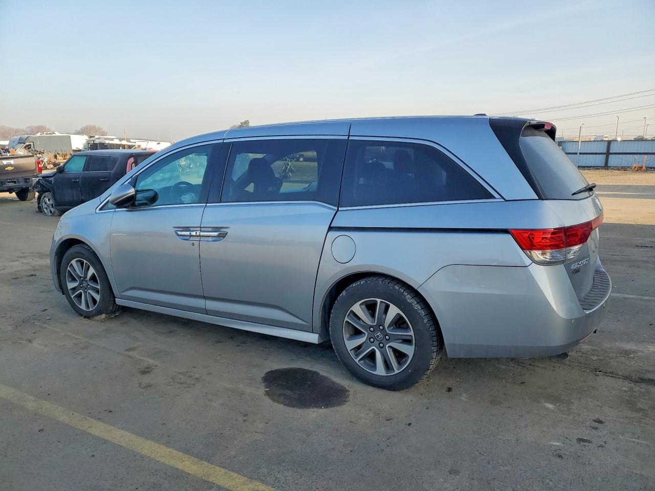 2016 HONDA ODYSSEY photo 2