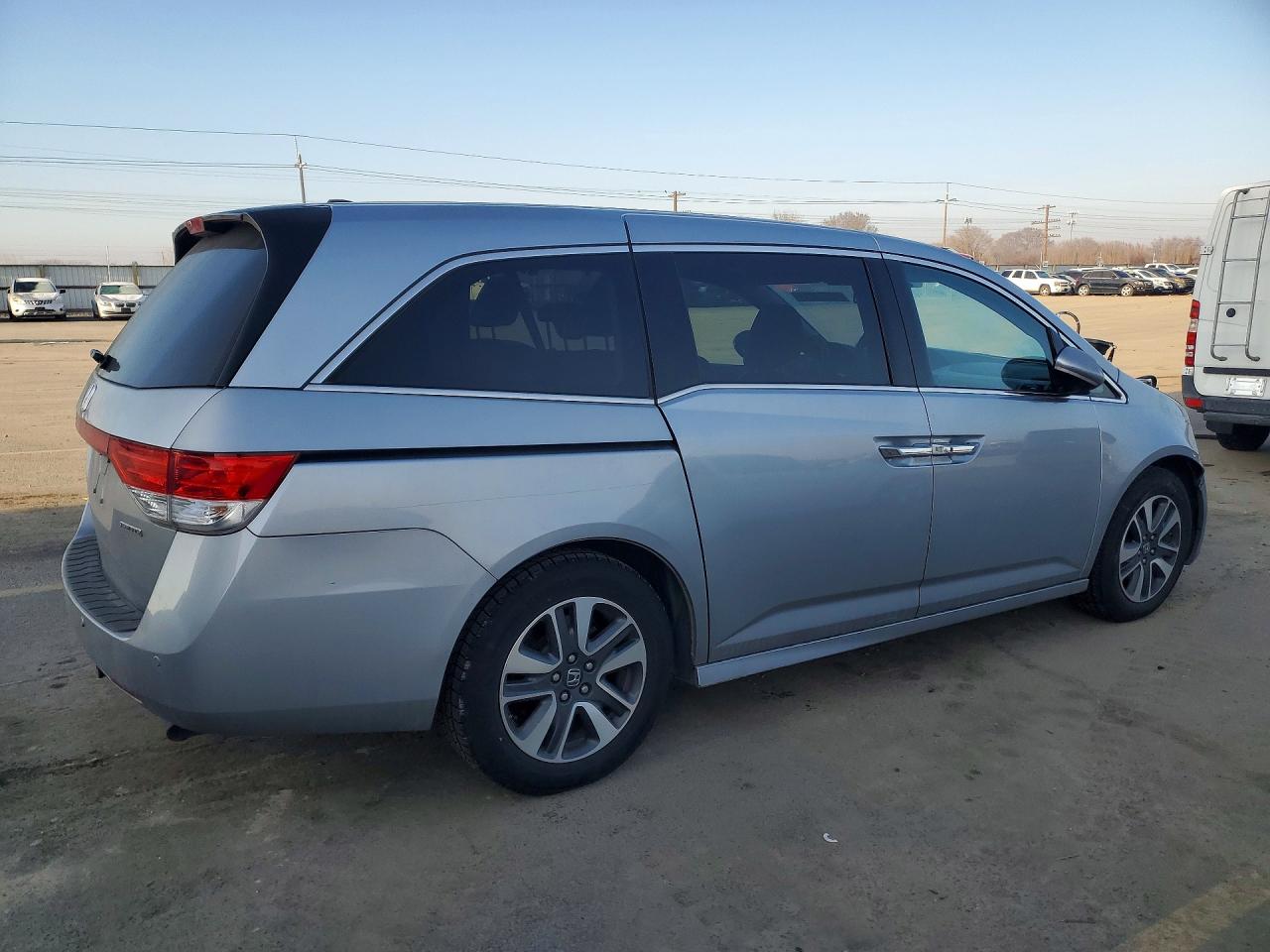 2016 HONDA ODYSSEY photo 3