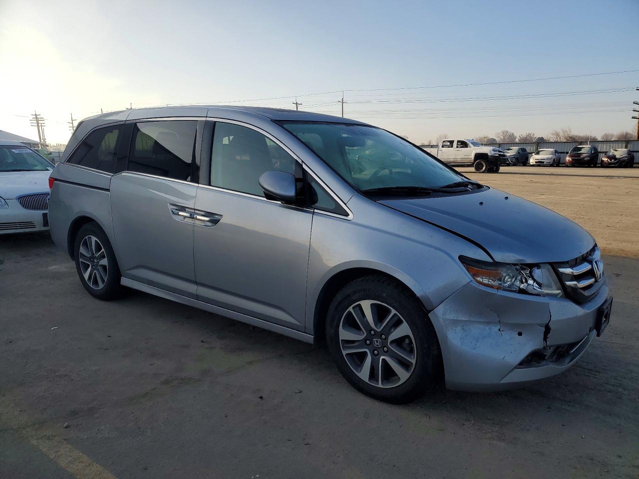 2016 HONDA ODYSSEY photo 4