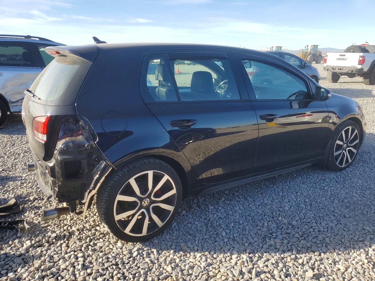 2013 VOLKSWAGEN GTI photo 3