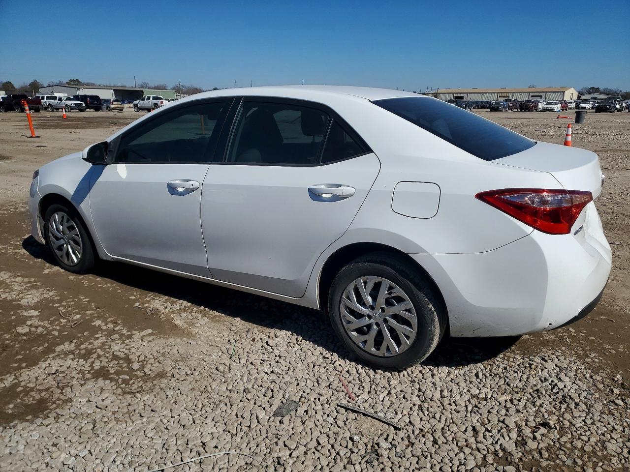2018 TOYOTA COROLLA L photo 3