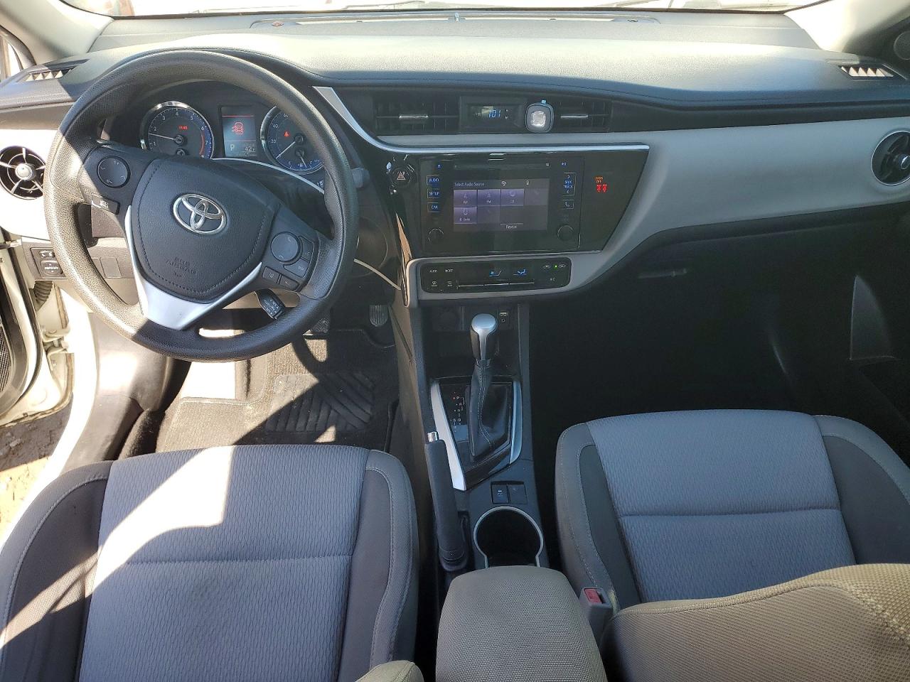 2018 TOYOTA COROLLA L photo 15