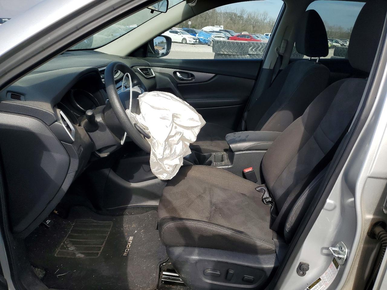 2016 NISSAN ROGUE SV photo 19