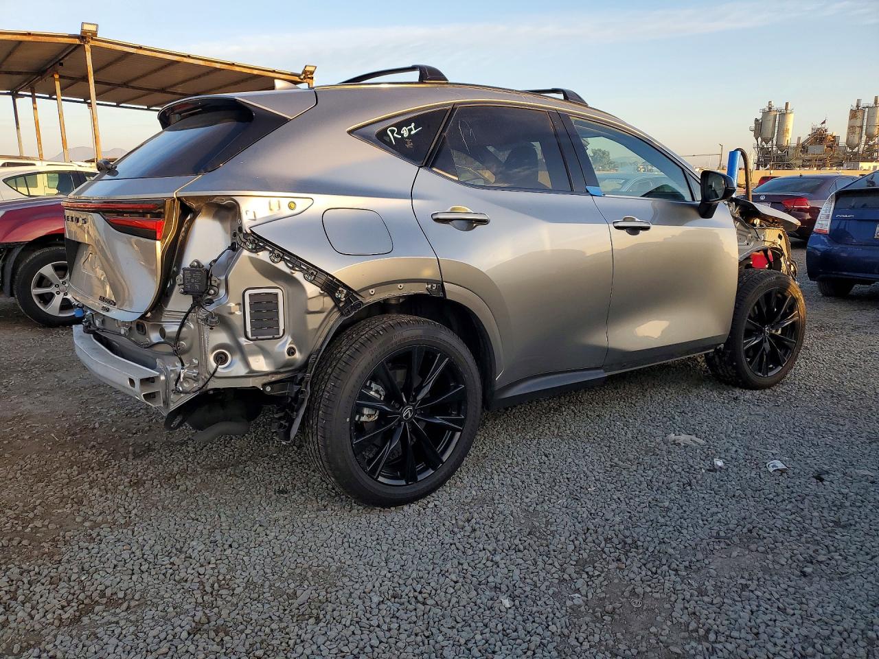 2025 LEXUS NX 450H LUXURY photo 3