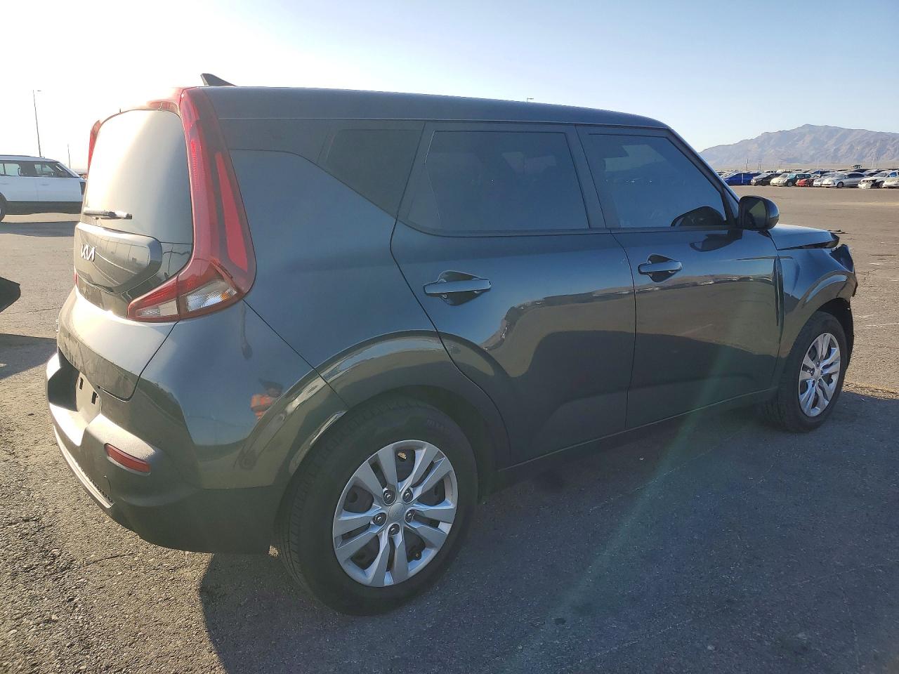 2022 KIA SOUL LX photo 3
