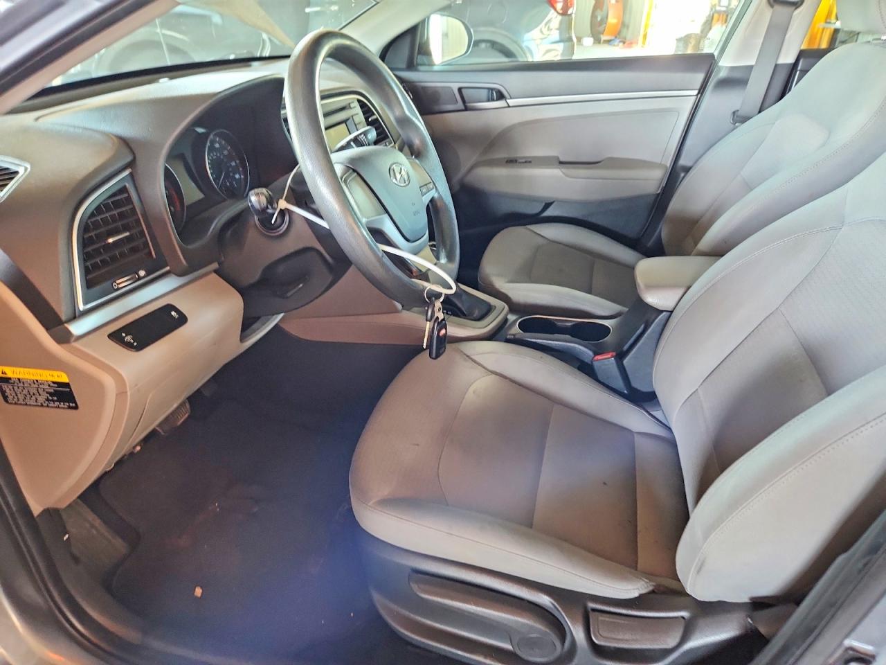 2017 HYUNDAI ELANTRA SE photo 13