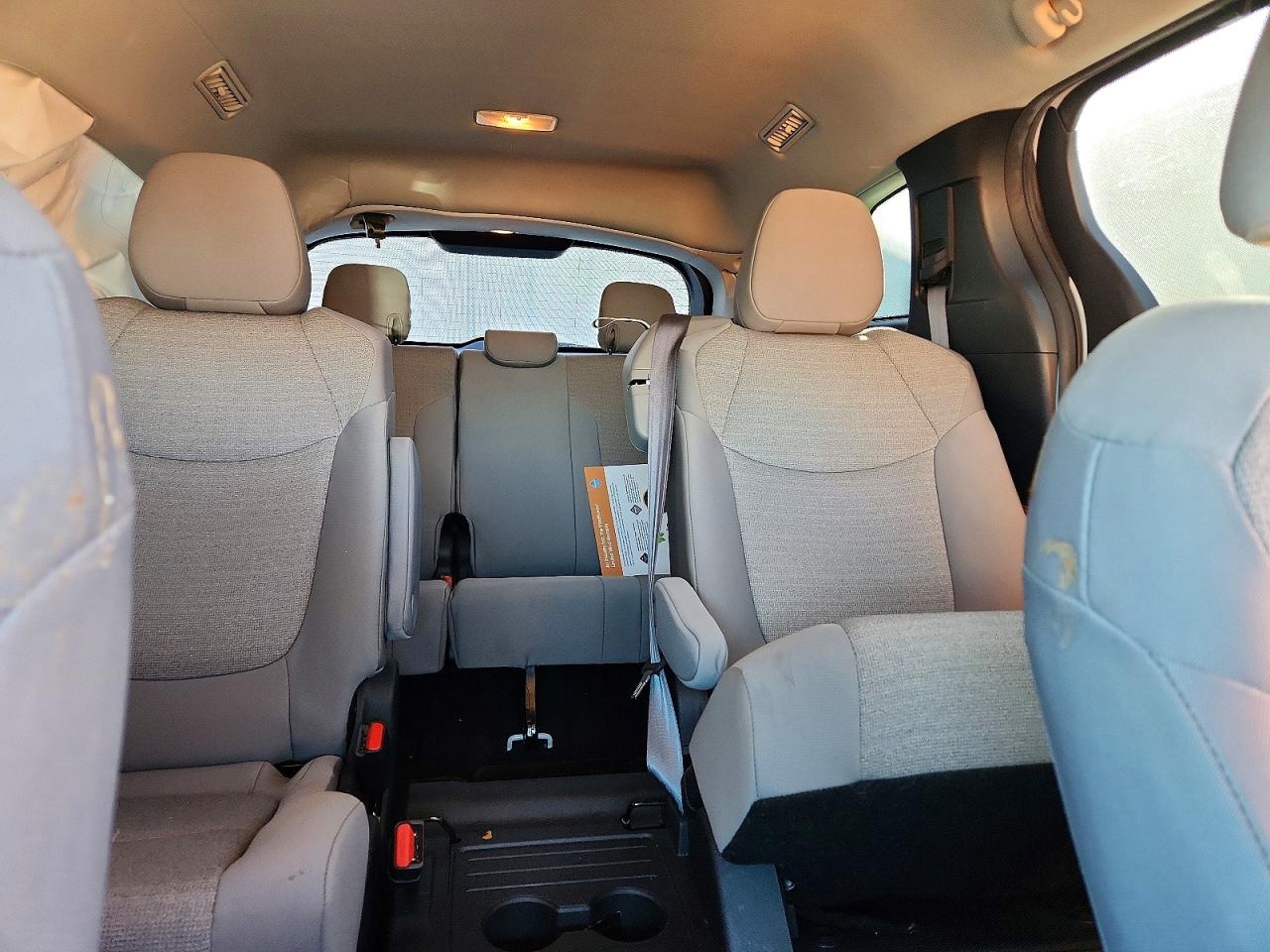 2025 TOYOTA SIENNA LE photo 10