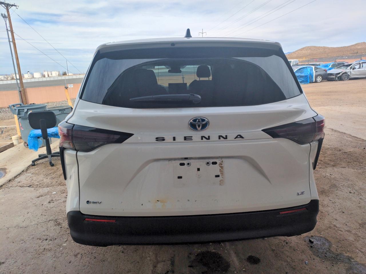 2025 TOYOTA SIENNA LE photo 6