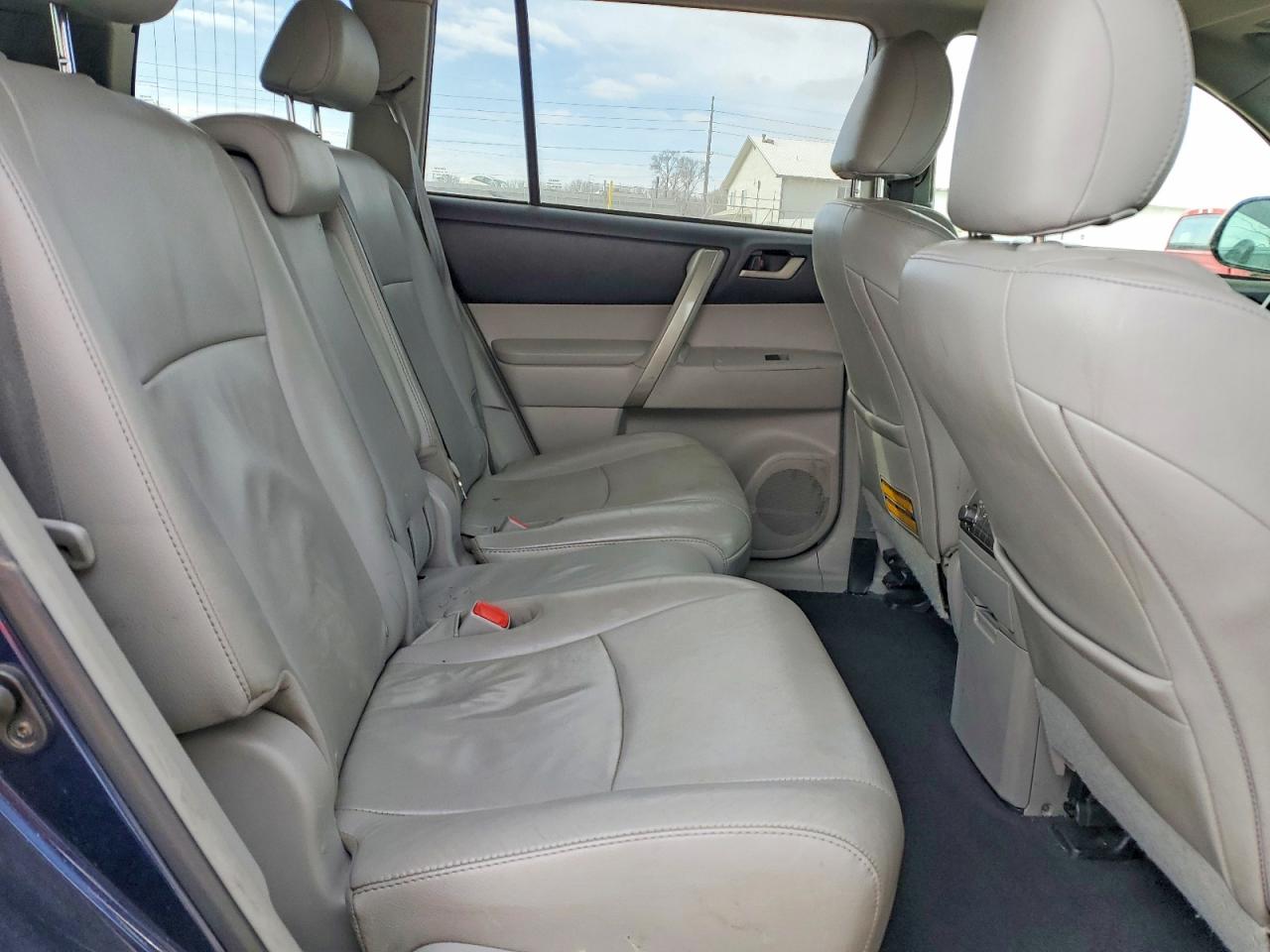 2011 TOYOTA HIGHLANDER BASE photo 31