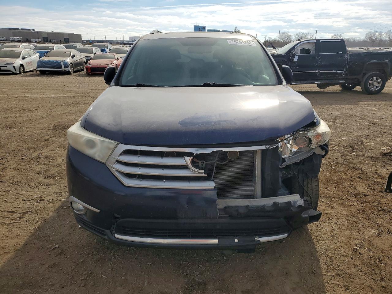 2011 TOYOTA HIGHLANDER BASE photo 13