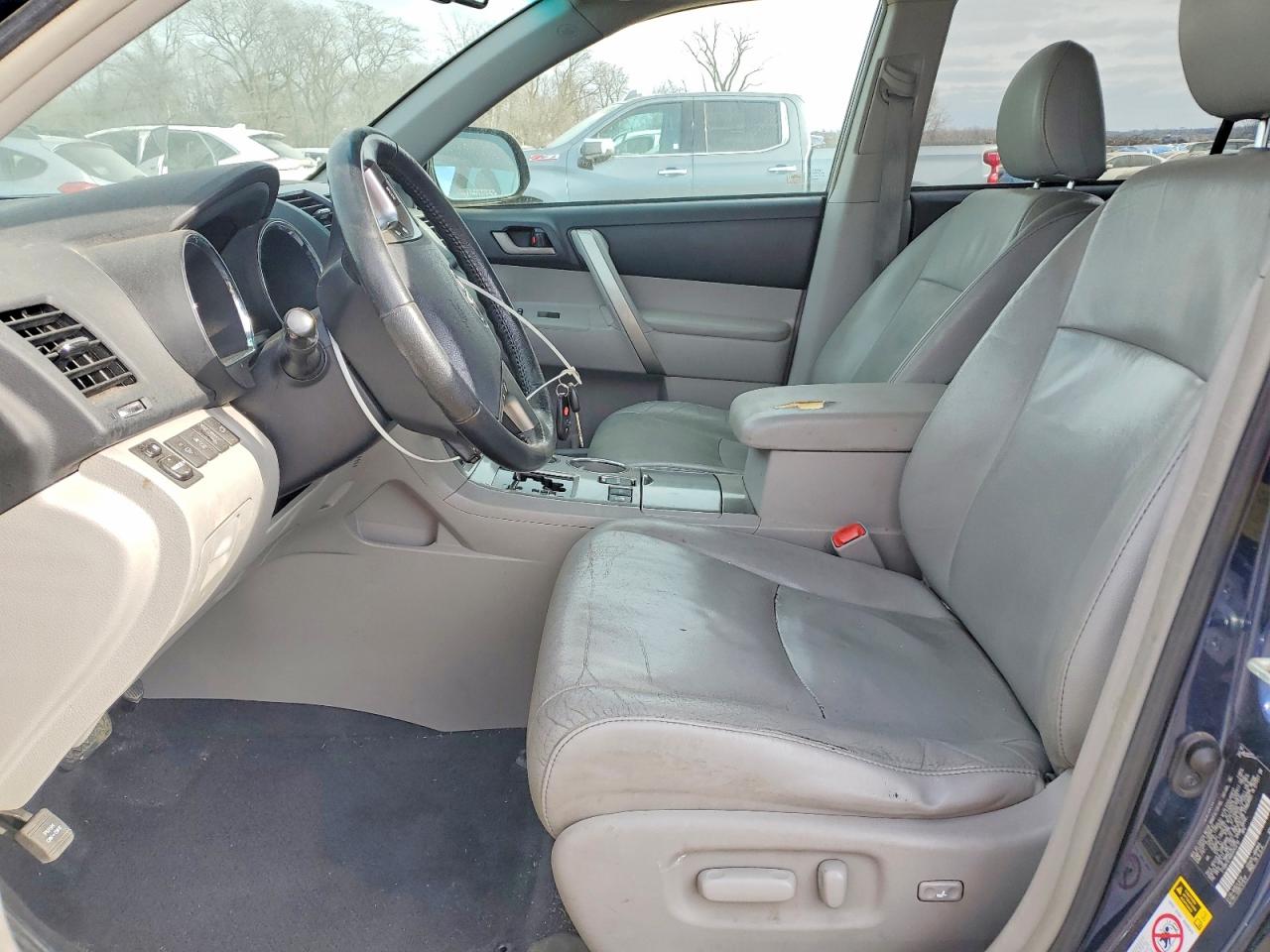 2011 TOYOTA HIGHLANDER BASE photo 19