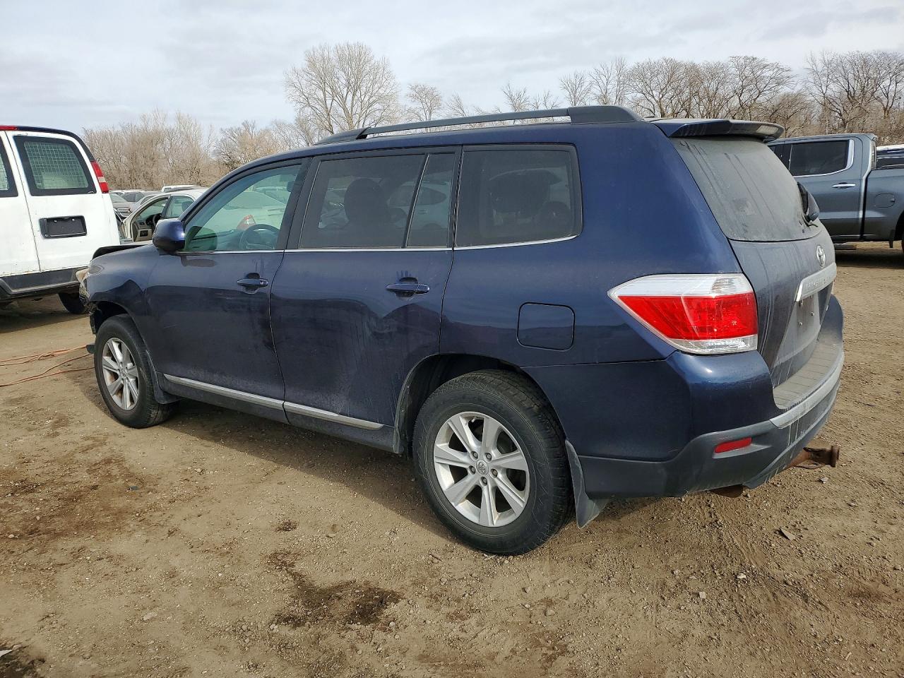 2011 TOYOTA HIGHLANDER BASE photo 4