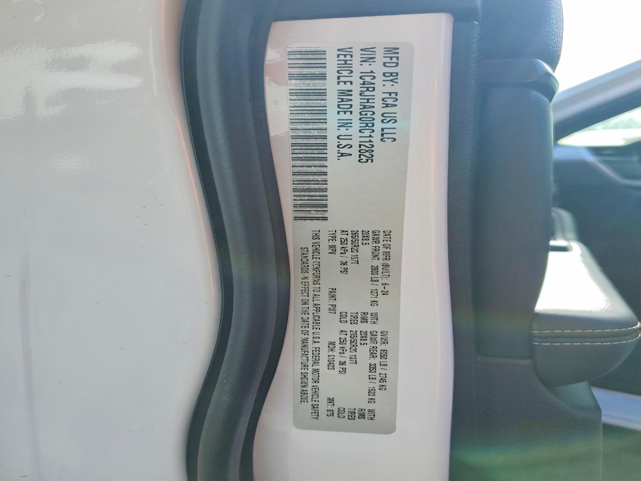2024 JEEP GRAND CHEROKEE LAREDO photo 13