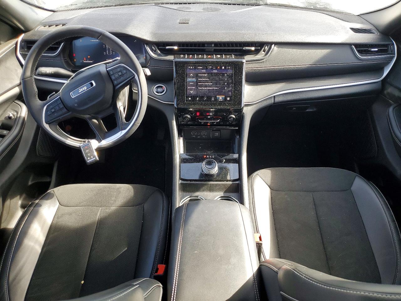 2024 JEEP GRAND CHEROKEE LAREDO photo 8