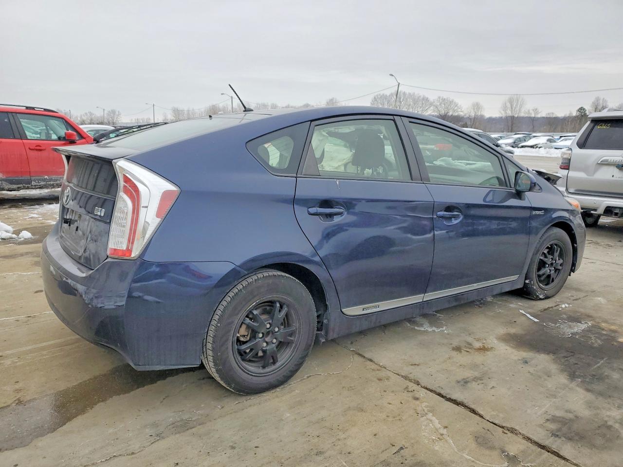 2014 TOYOTA PRIUS photo 3