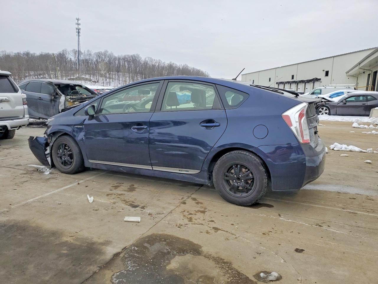 2014 TOYOTA PRIUS photo 2