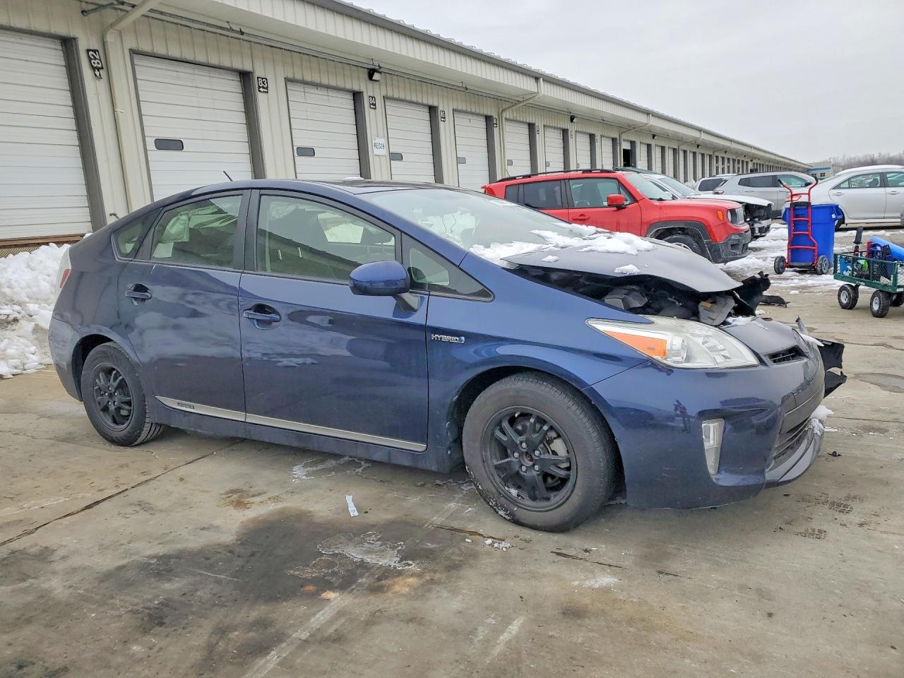 2014 TOYOTA PRIUS photo 4