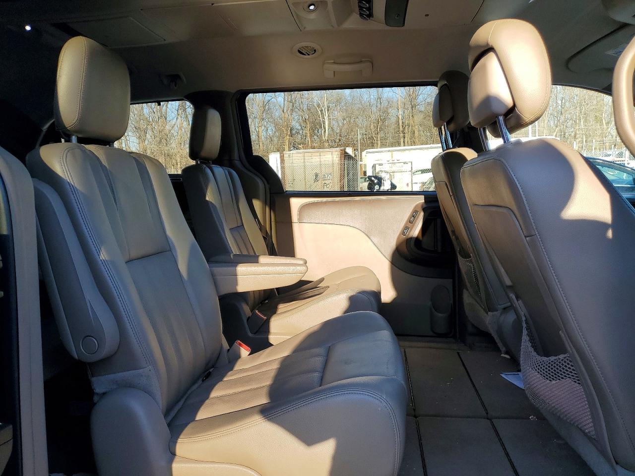 2013 CHRYSLER TOWN & COUNTRY TOURING L photo 11