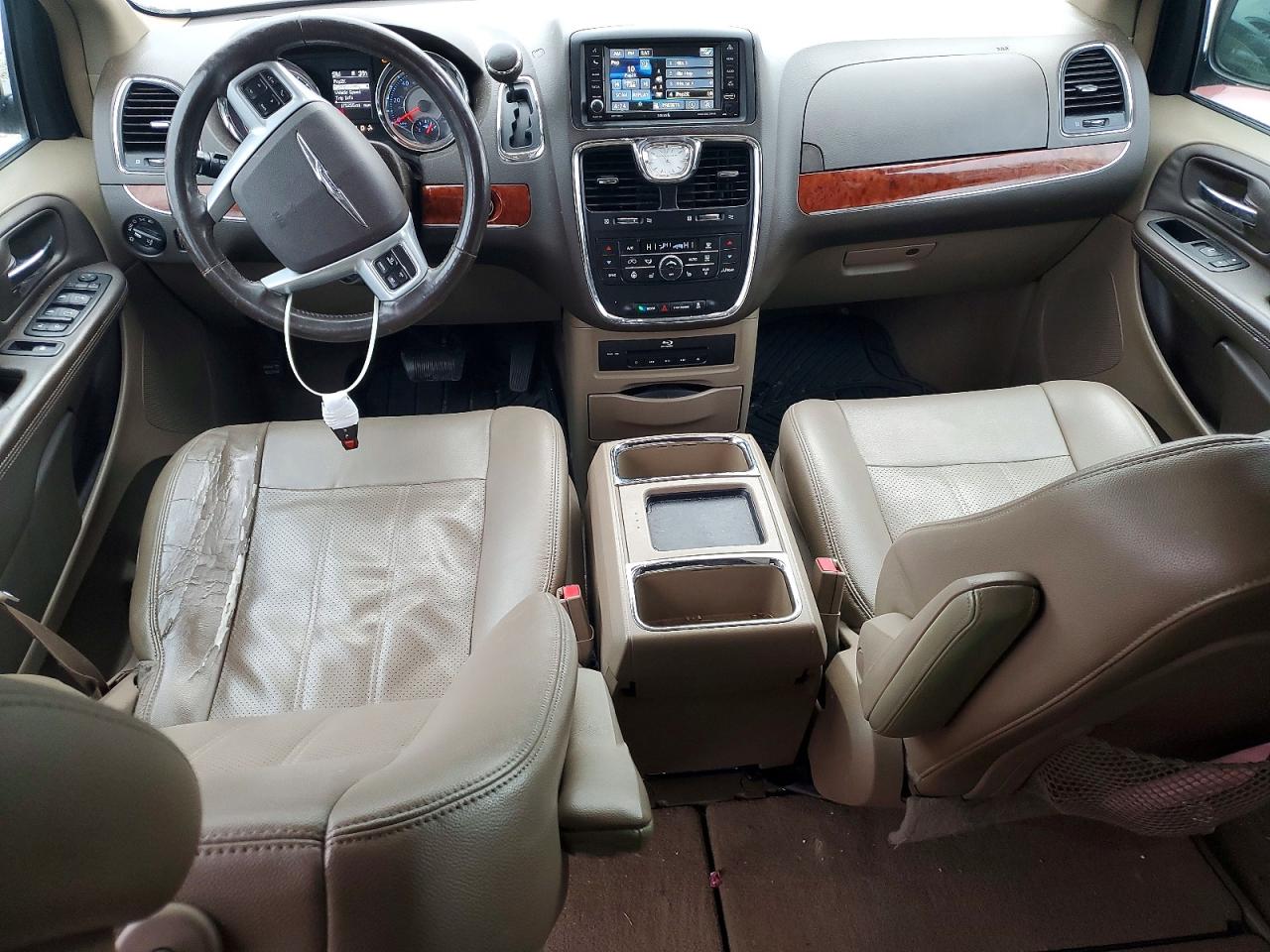 2013 CHRYSLER TOWN & COUNTRY TOURING L photo 10